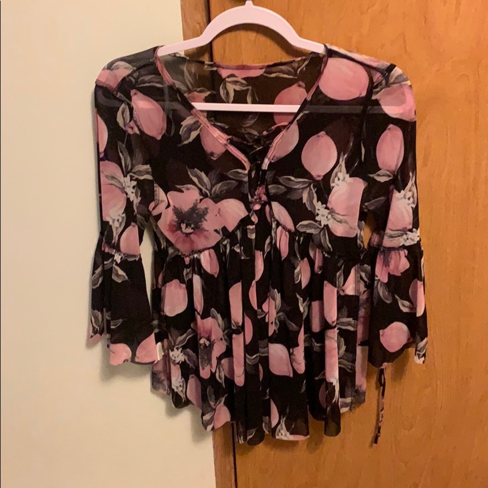 GORGEOUS PEACH TOP WITH CRISS CROSS NECKLINE